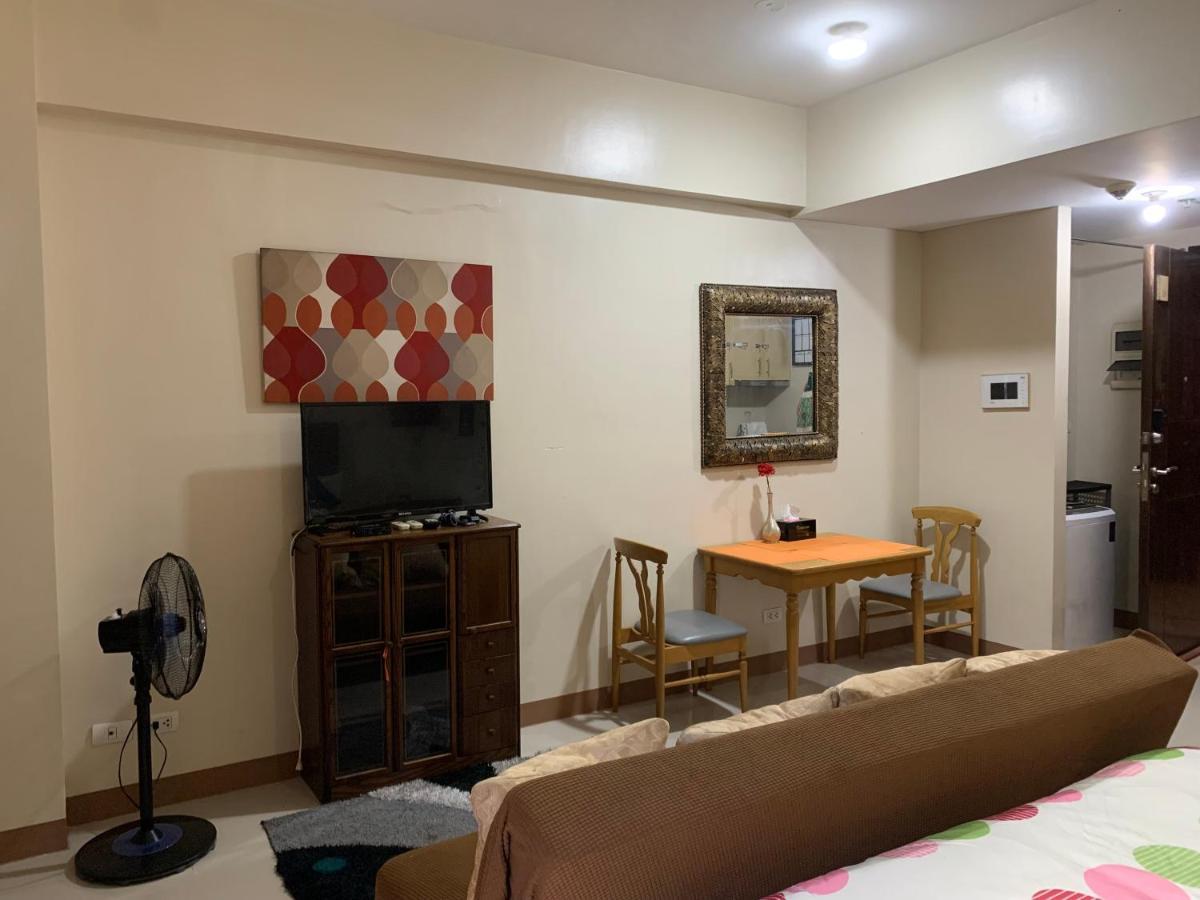 One Palm Tree Villas Condominium - Studio 2Nd Fl With Balcony - Across Terminal 3 Airport パサイ エクステリア 写真