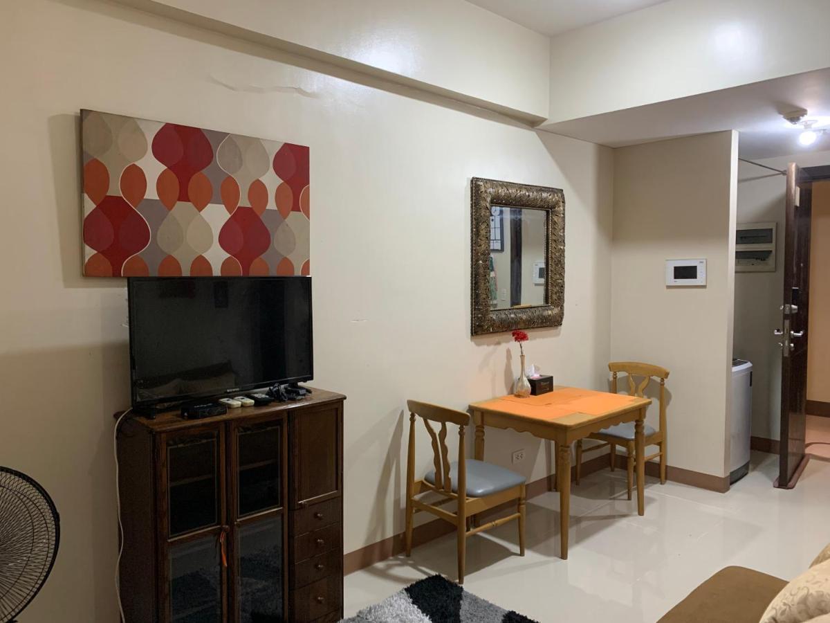 One Palm Tree Villas Condominium - Studio 2Nd Fl With Balcony - Across Terminal 3 Airport パサイ エクステリア 写真