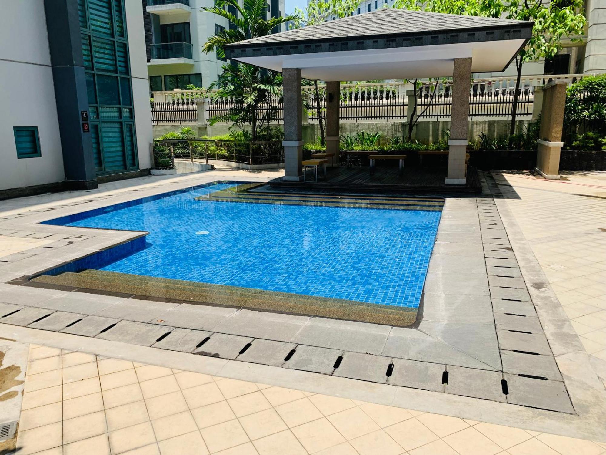 One Palm Tree Villas Condominium - Studio 2Nd Fl With Balcony - Across Terminal 3 Airport パサイ エクステリア 写真