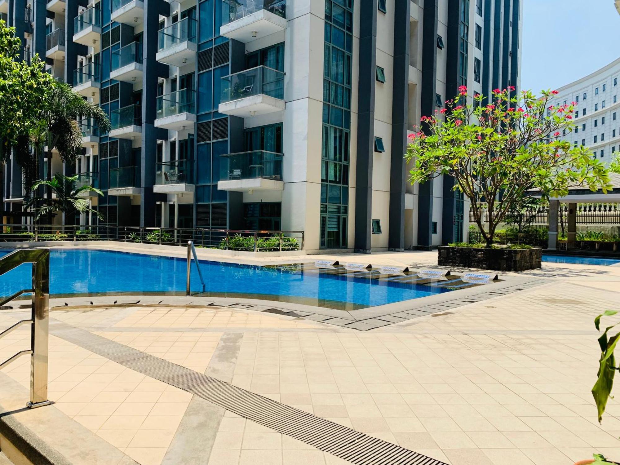 One Palm Tree Villas Condominium - Studio 2Nd Fl With Balcony - Across Terminal 3 Airport パサイ エクステリア 写真