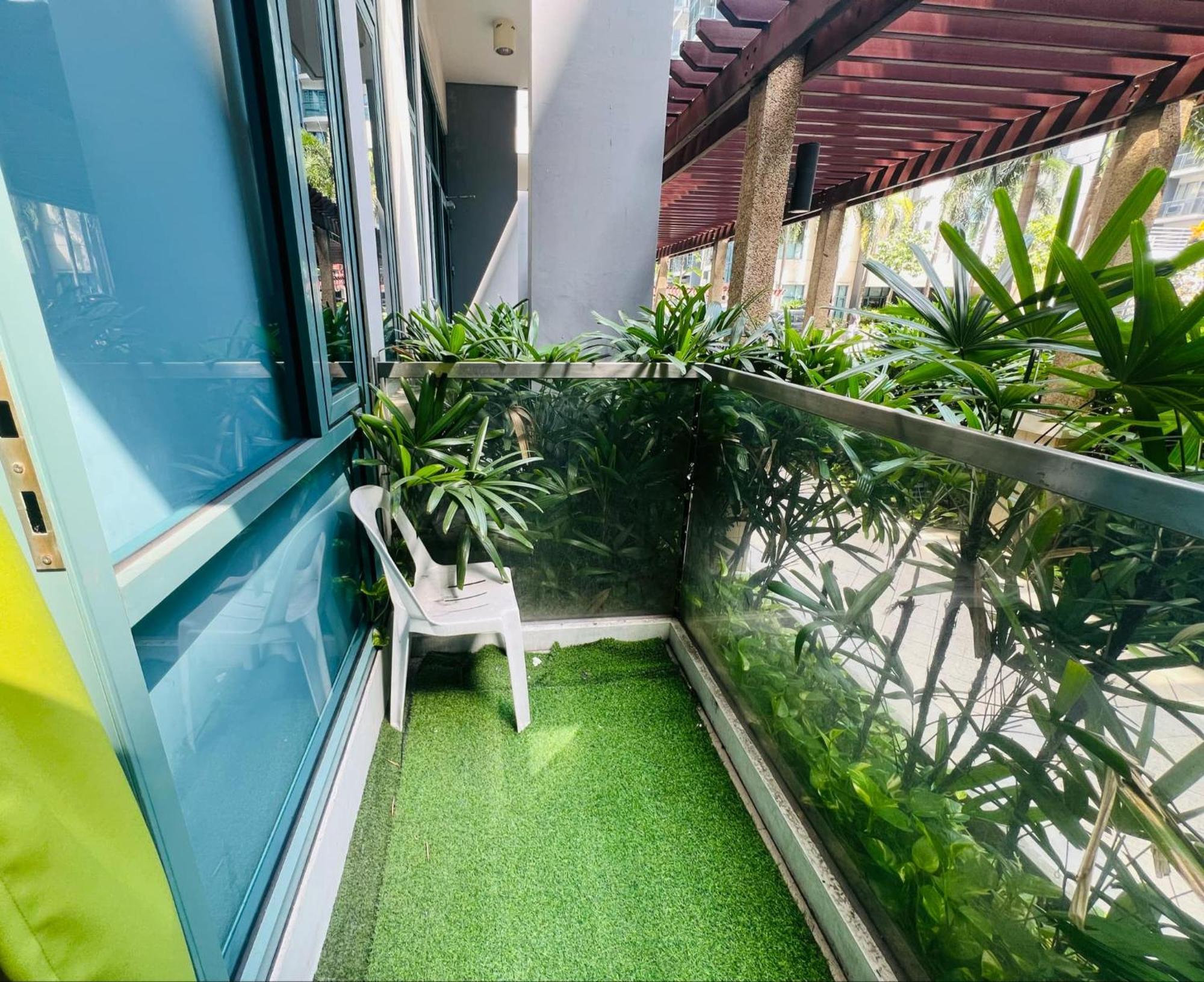 One Palm Tree Villas Condominium - Studio 2Nd Fl With Balcony - Across Terminal 3 Airport パサイ エクステリア 写真