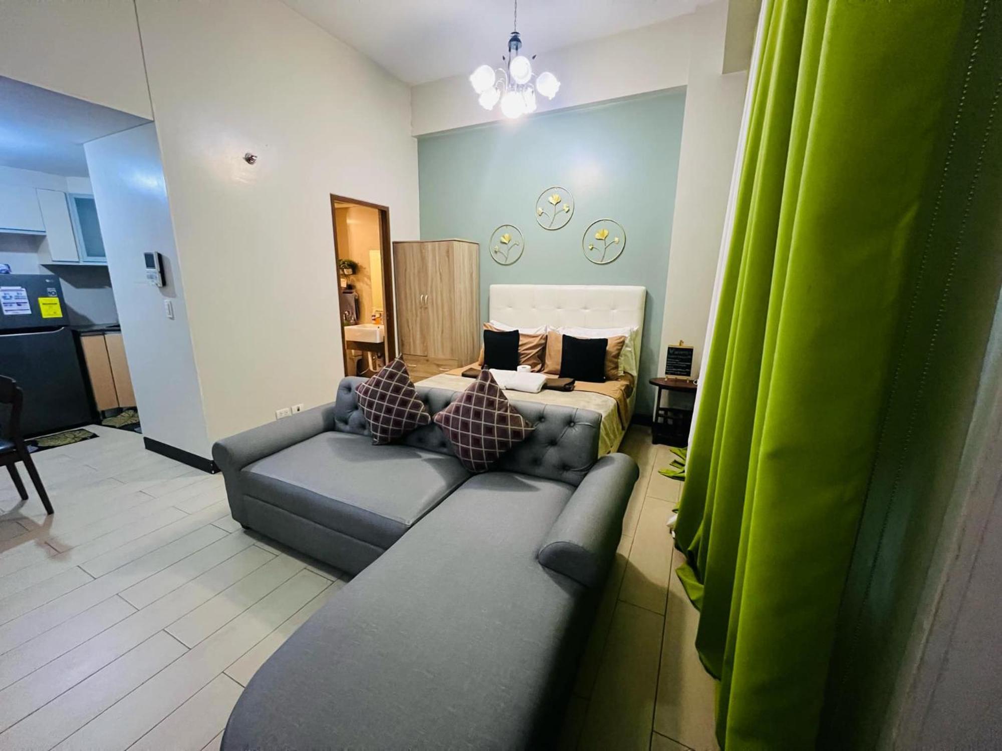 One Palm Tree Villas Condominium - Studio 2Nd Fl With Balcony - Across Terminal 3 Airport パサイ エクステリア 写真